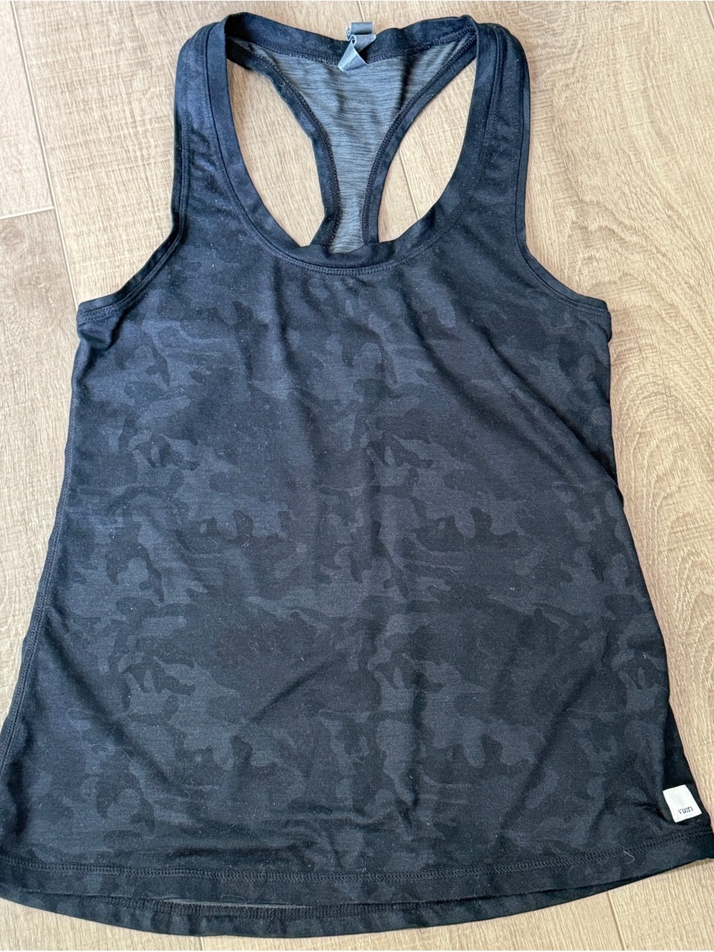 Vuori Lux Performance Tank Top Black Camo Racerback Women Size XS Workout Gym - Picture 7 of 7